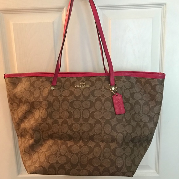 coach taxi tote
